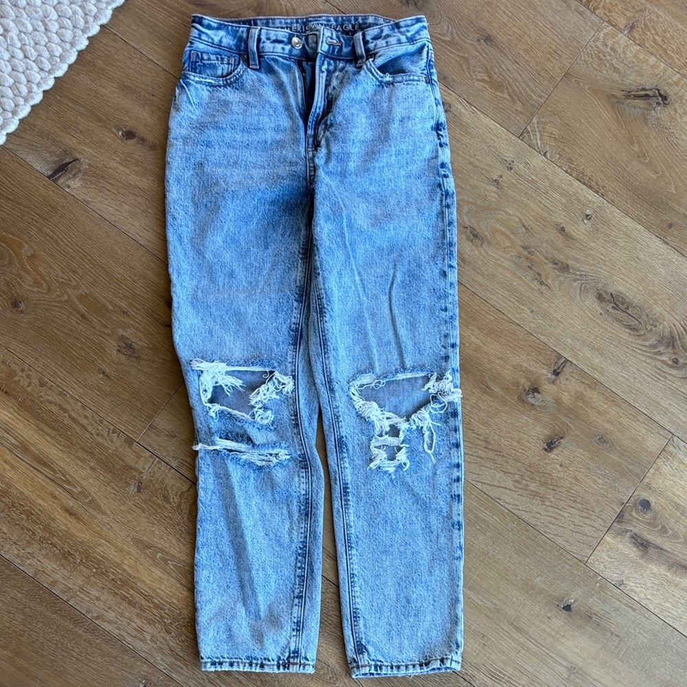 American Eagle Outfitters Light Wash Blue Straight Leg Jeans with Knee Rips